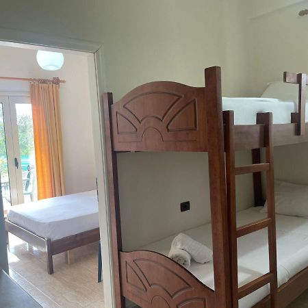 Hotel Vila Andi Zverneci Екстериор снимка