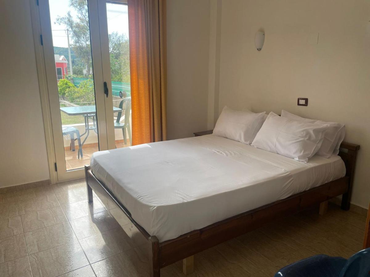 Hotel Vila Andi Zverneci Екстериор снимка