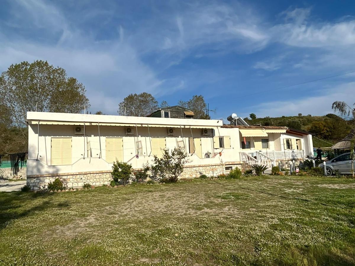Hotel Vila Andi Zverneci Екстериор снимка