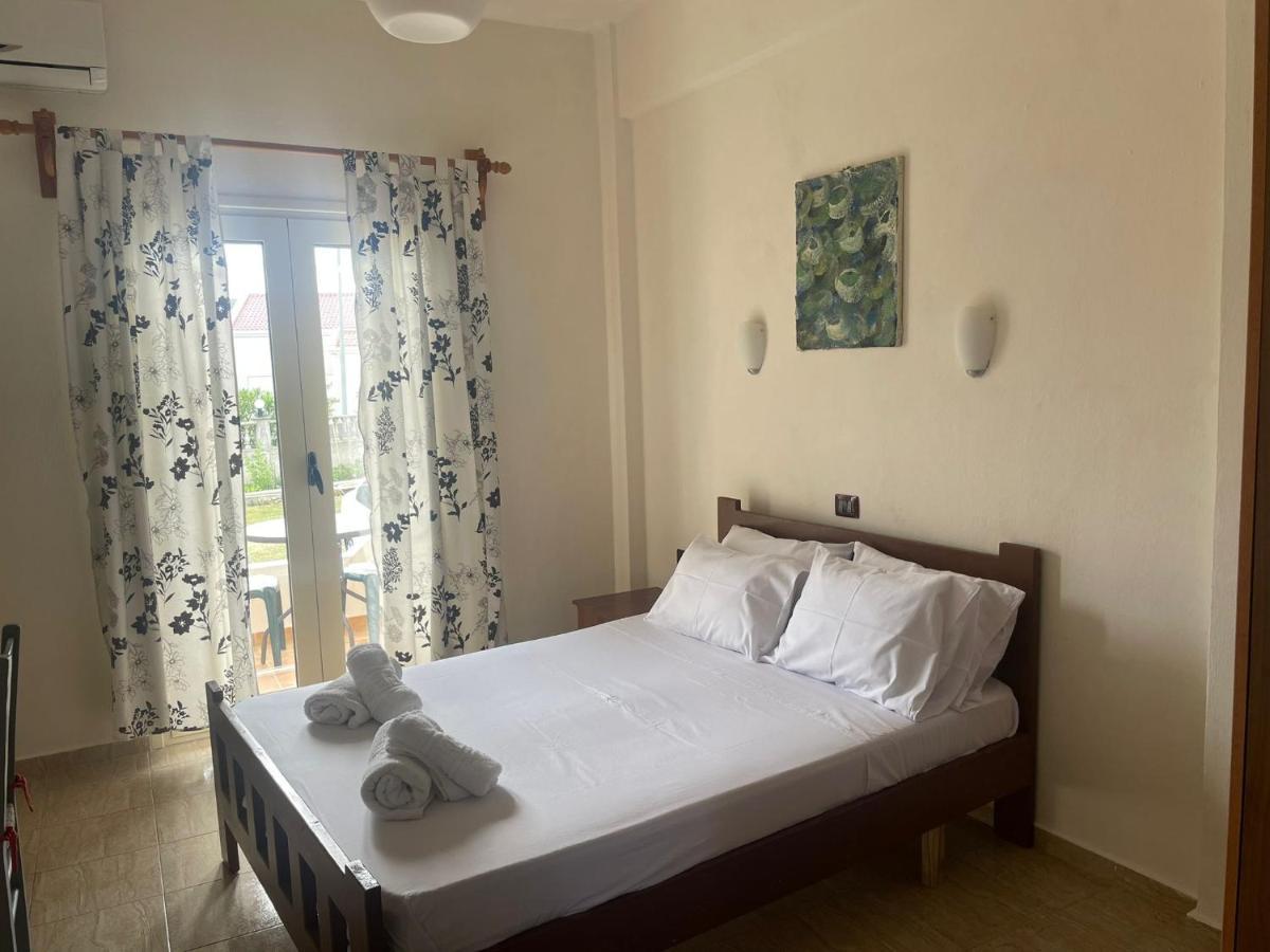 Hotel Vila Andi Zverneci Екстериор снимка