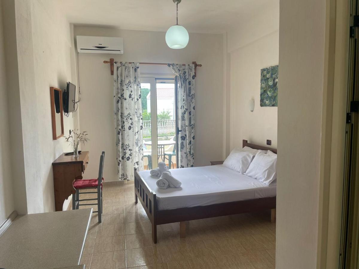 Hotel Vila Andi Zverneci Екстериор снимка