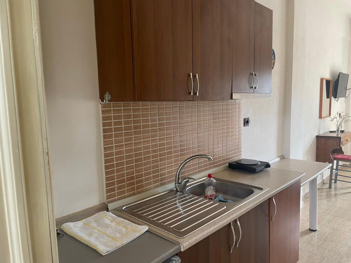 Hotel Vila Andi Zverneci Екстериор снимка