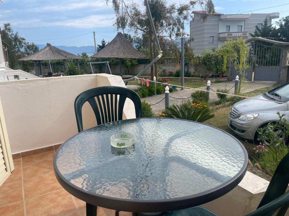 Hotel Vila Andi Zverneci Екстериор снимка
