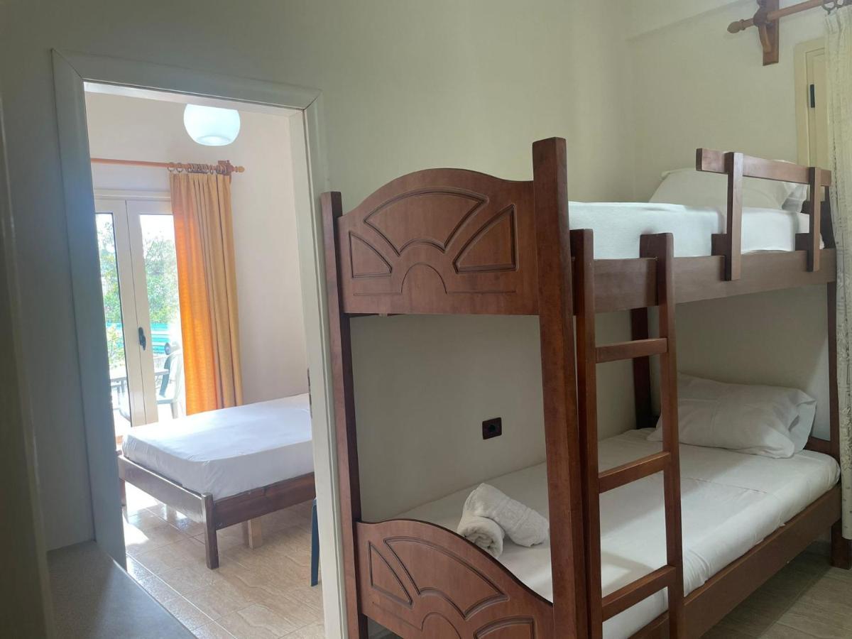 Hotel Vila Andi Zverneci Екстериор снимка