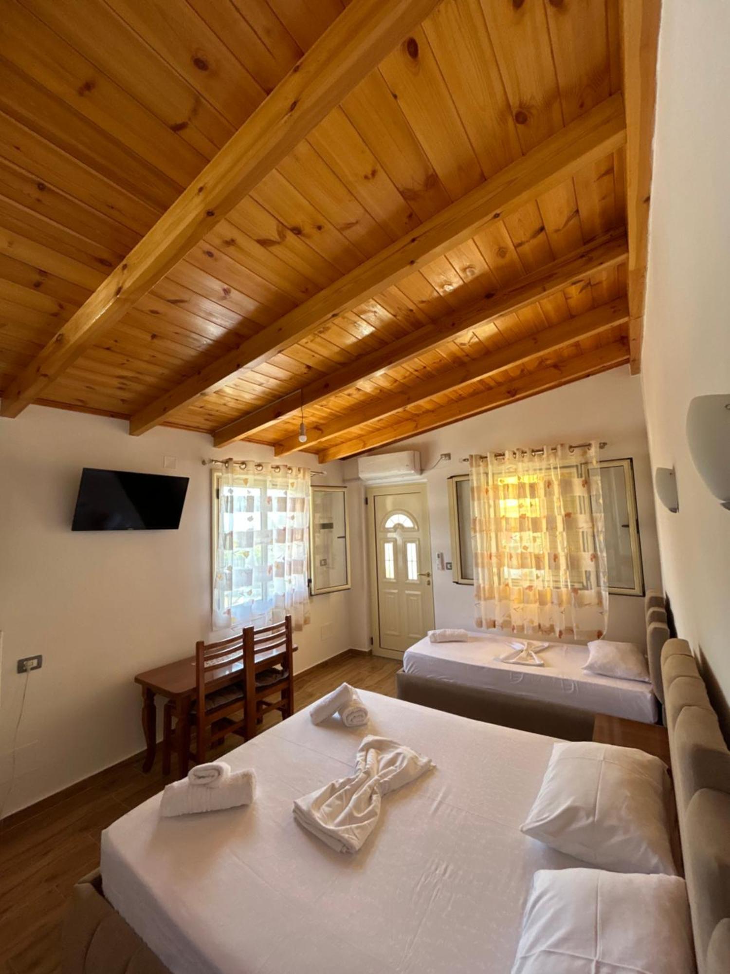 Hotel Vila Andi Zverneci Екстериор снимка