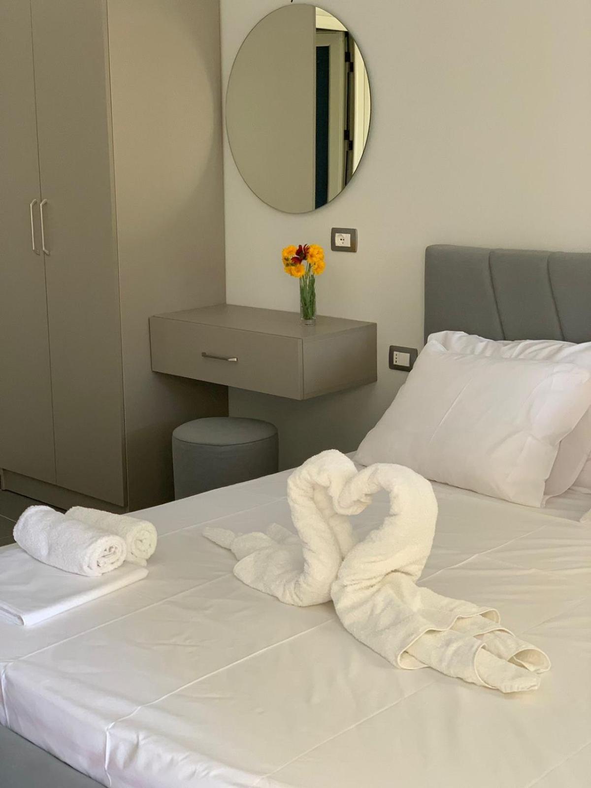 Hotel Vila Andi Zverneci Екстериор снимка