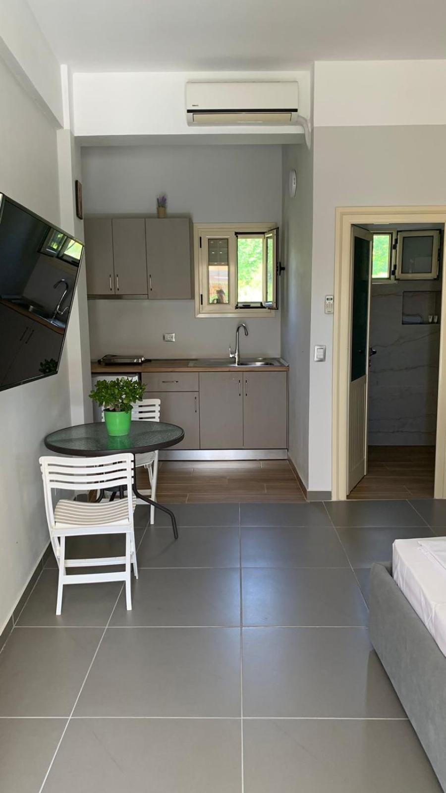 Hotel Vila Andi Zverneci Екстериор снимка