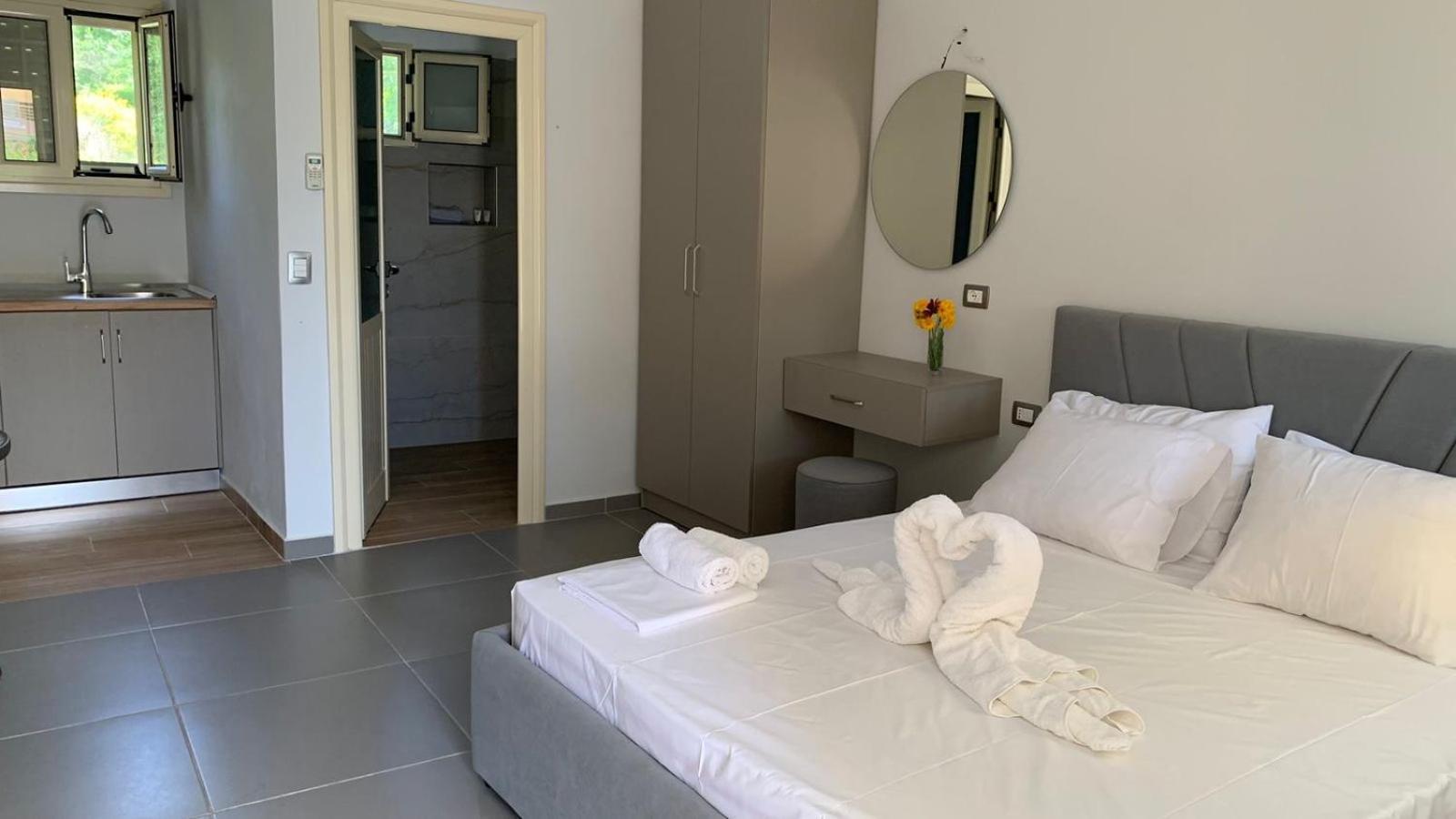 Hotel Vila Andi Zverneci Екстериор снимка